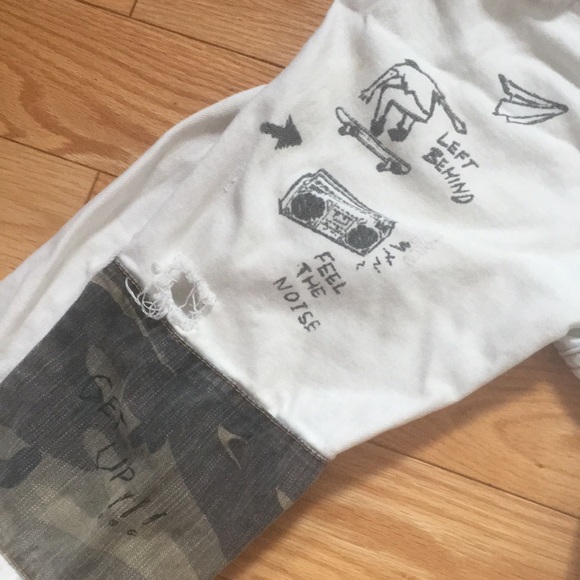 graffitied jeans☠️🖤 - Picture 2 of 9